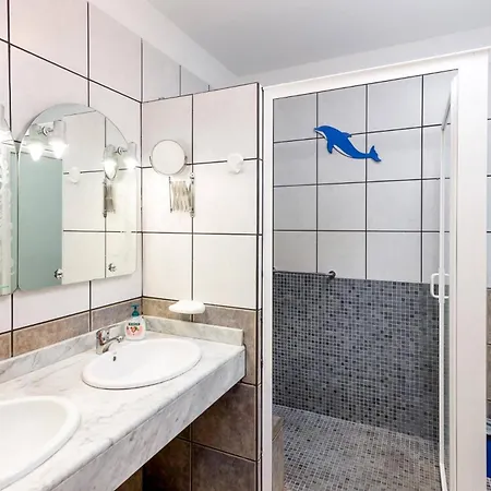 Vila Tinamar By *